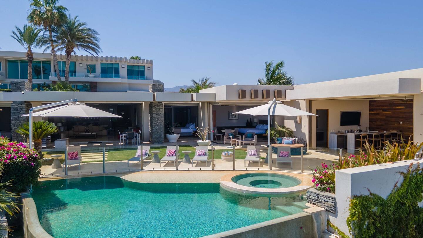 Luxury 6-Bedroom Villa in Cabo with Pool House and Beach Access
