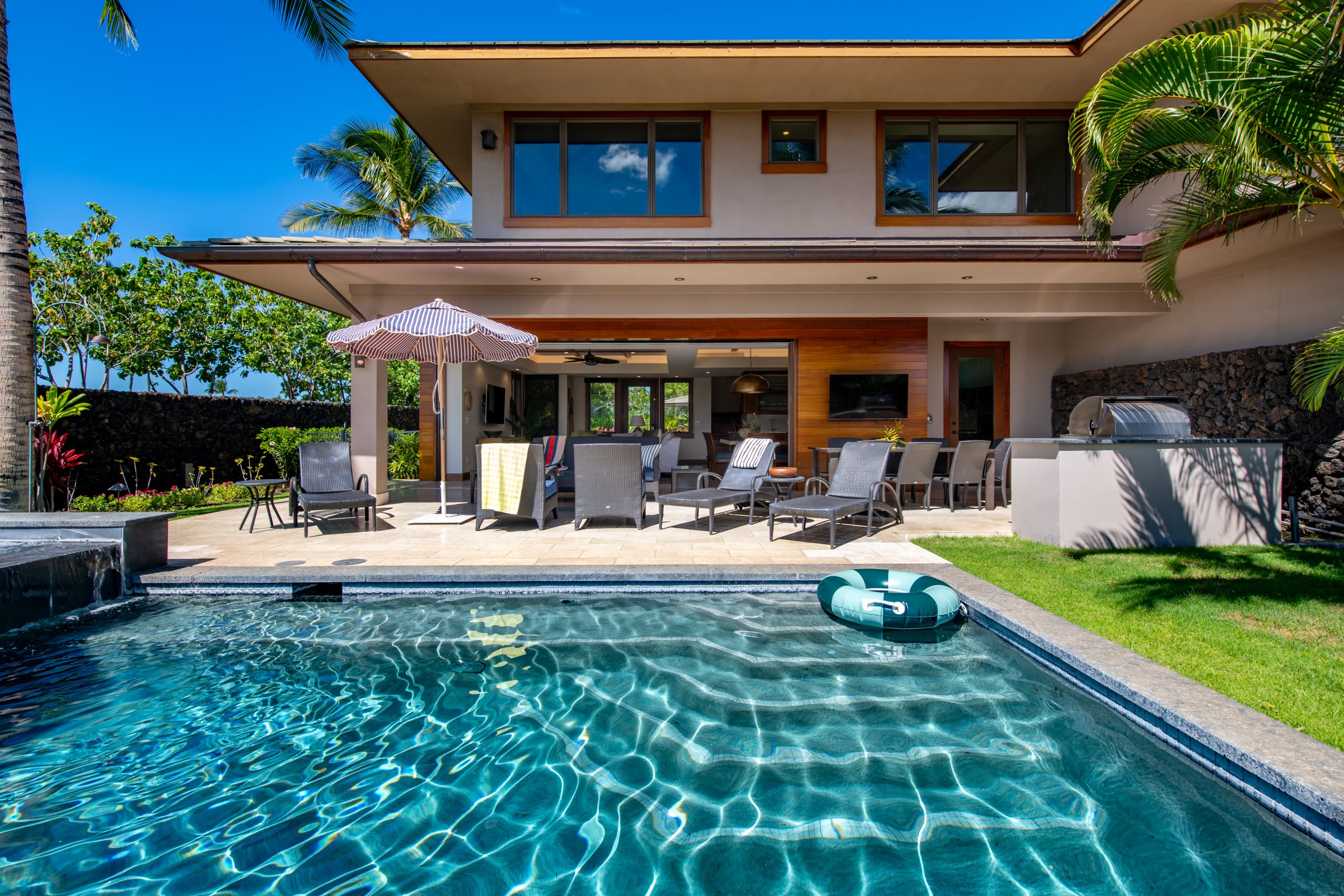 Mauna Lani 3 Bedroom Villa Luxury Pool, Jacuzzi Area and Lounge Are