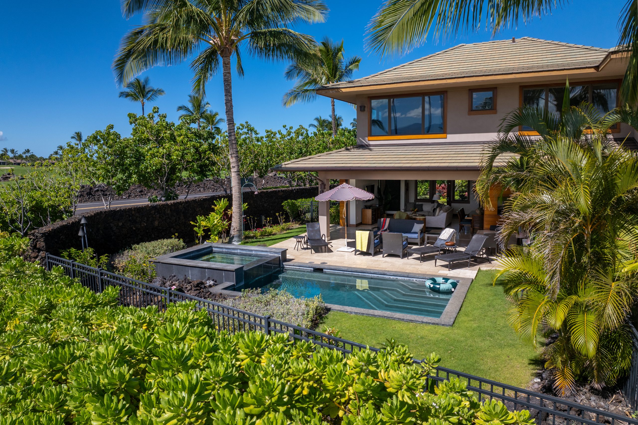 Luxury Mauna Lani Villa in Hawaii Exterior and Pool View
