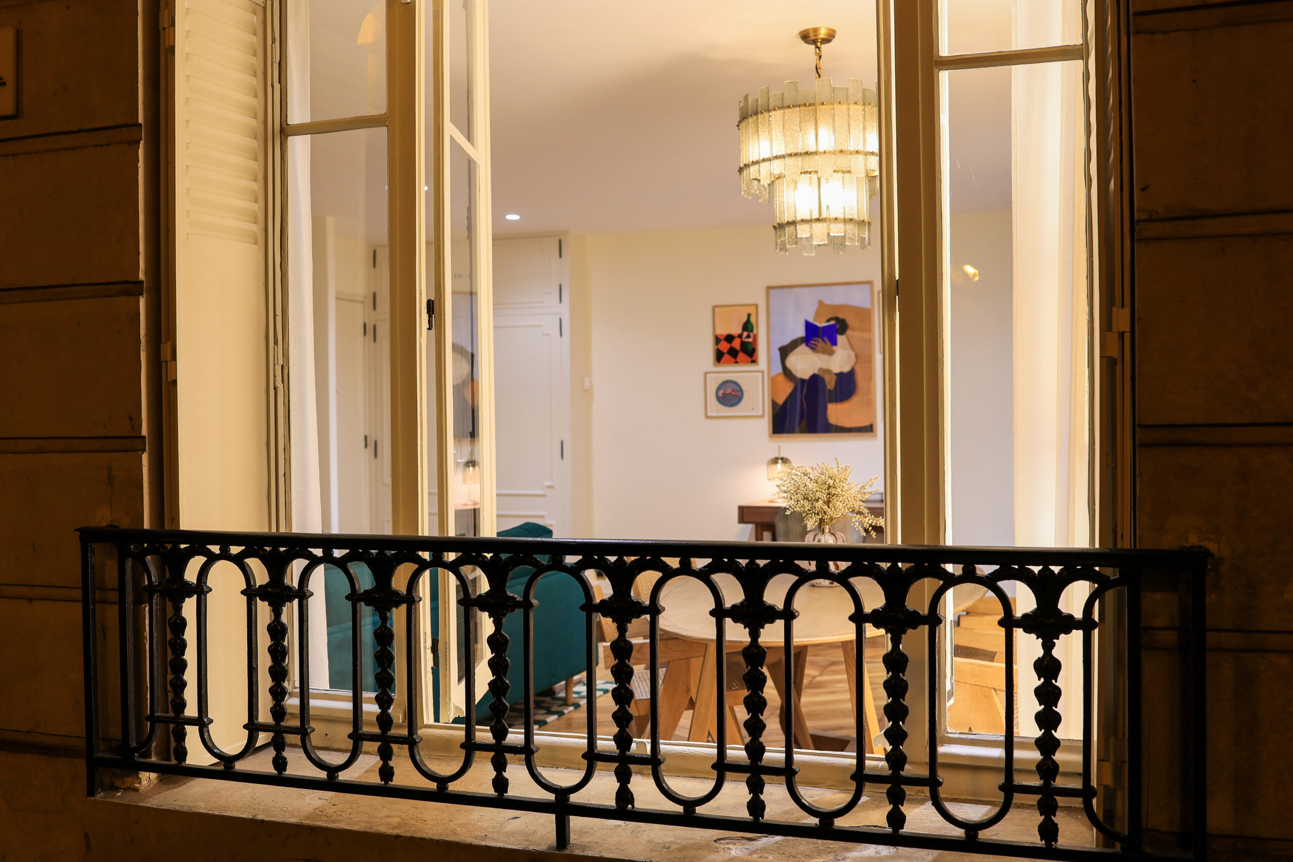 Elegant apartment overlooking the Parisian cityscape