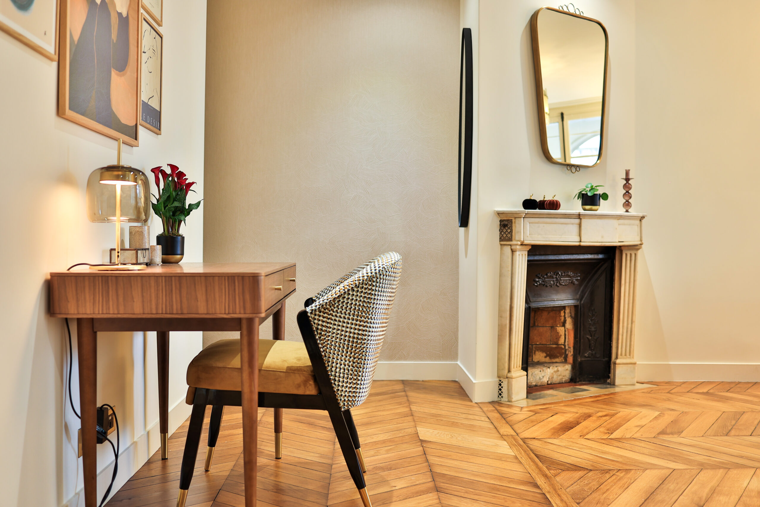 Dedicated work desk with elegant Parisian interiors at Apartment Île Saint-Louis, Paris